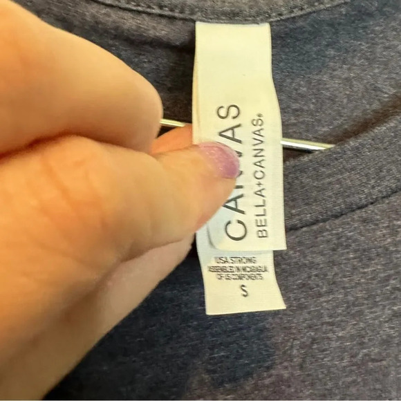 Dark Gray “Be Kind” T Shirt size Small - Picture 3 of 3